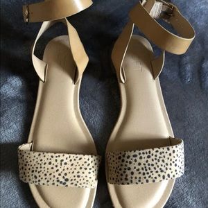 ANN TAYLOR LOFT ANIMAL PRINT Sandals